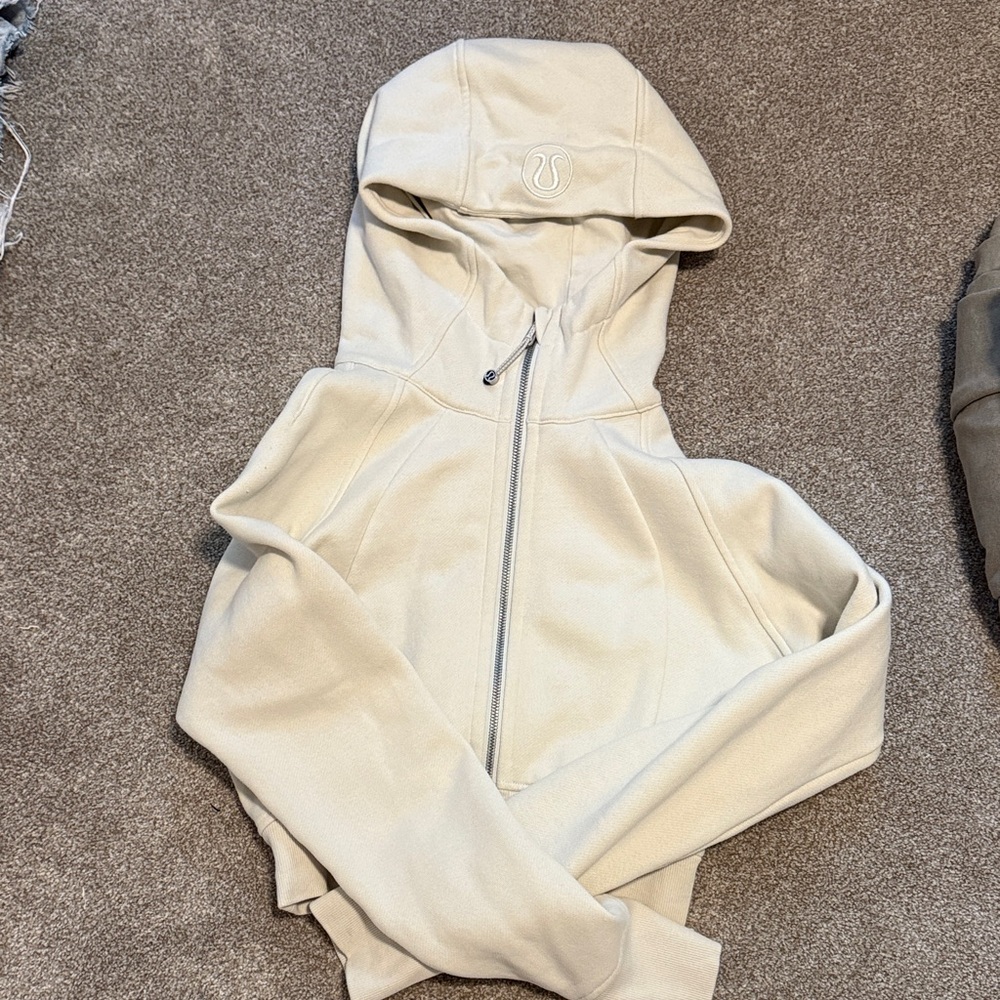 Lululemon scuba full zip cropped hoodie/ Cream Hoodie size 6